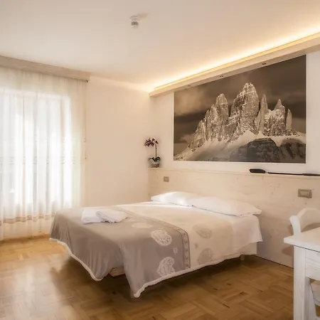Meuble Victoria Hotel 3*