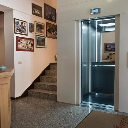 Hotel Meuble Victoria 3*